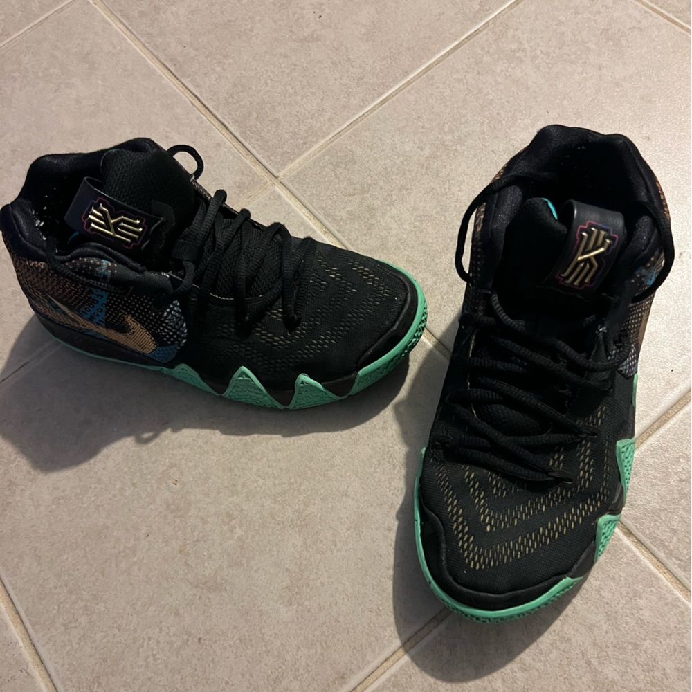 Nike Kyrie Irving Sneakers Boys